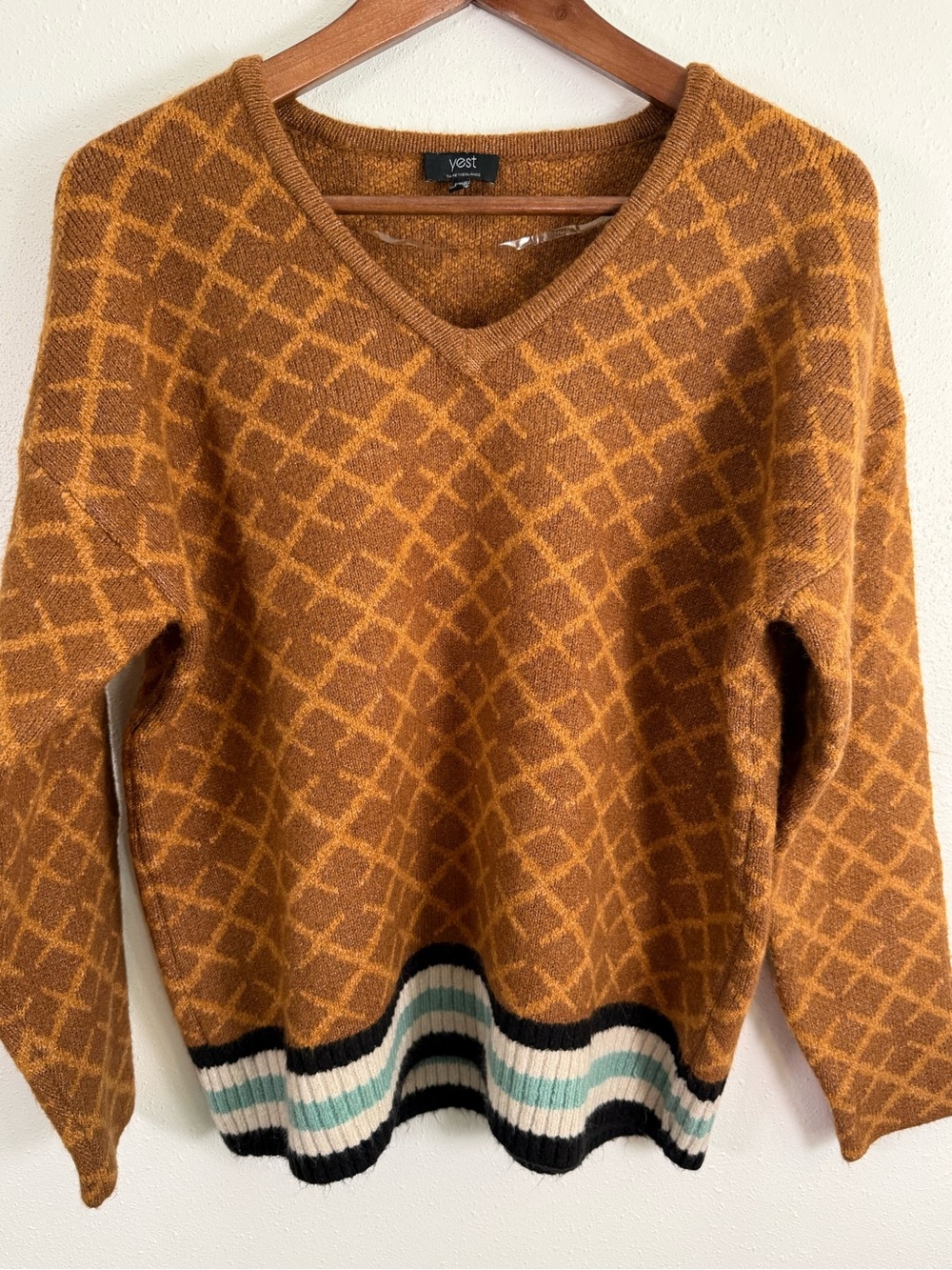 Yest Geometric V Neck Sweater Brown Aqua Striped Hem Size 10